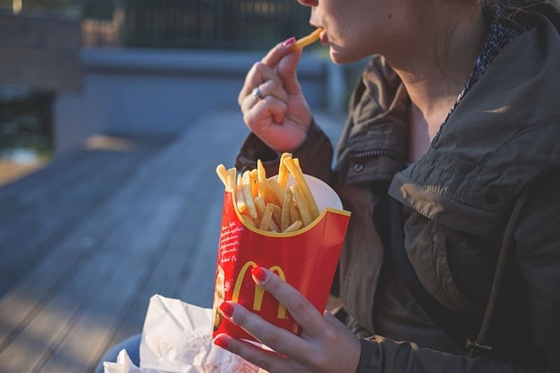 Como facilitar a alimentação de pessoas com disfagia